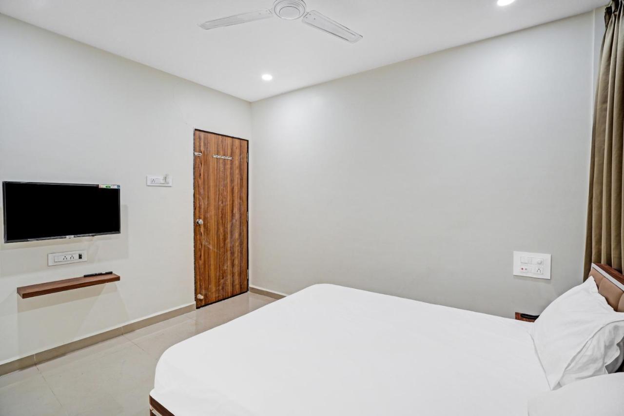Collection O 83775 Hotel 4King 수라트 외부 사진