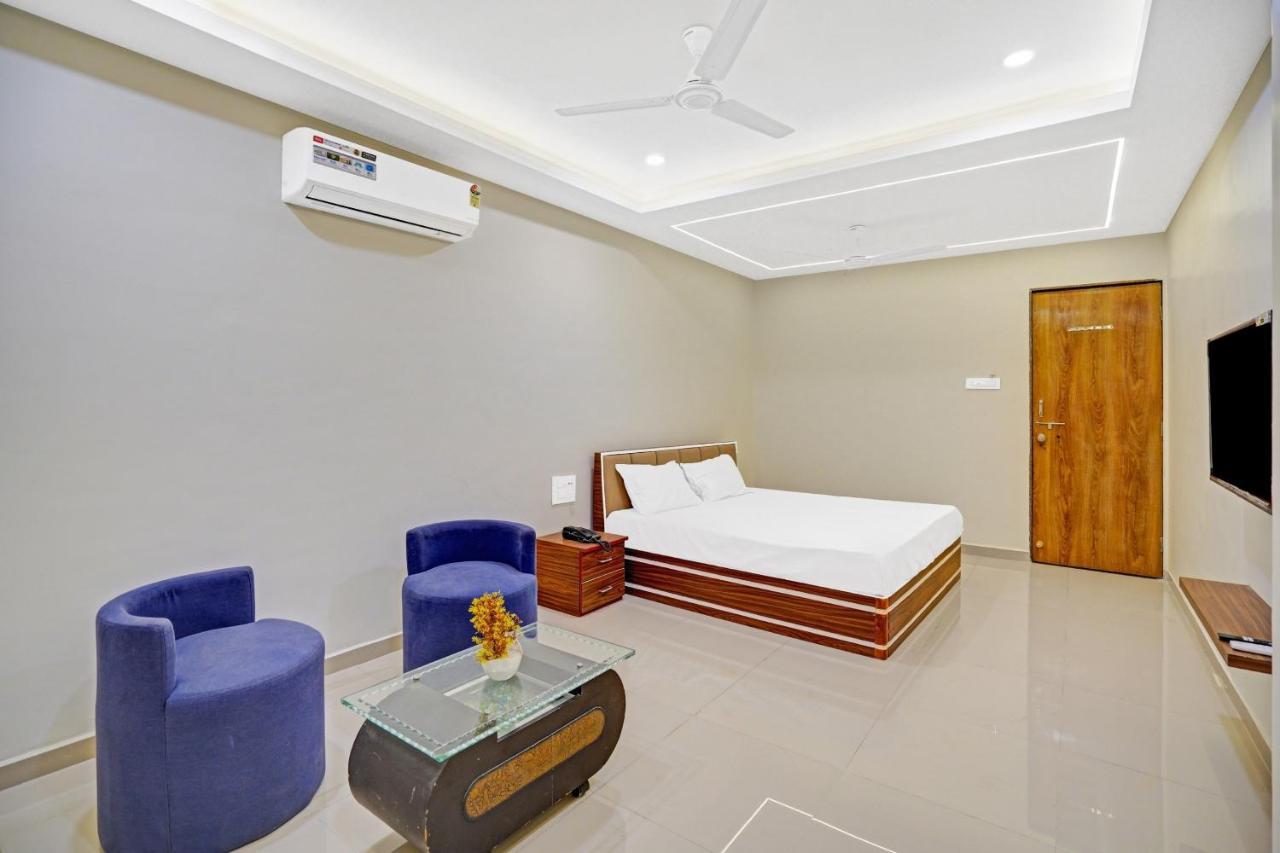 Collection O 83775 Hotel 4King 수라트 외부 사진