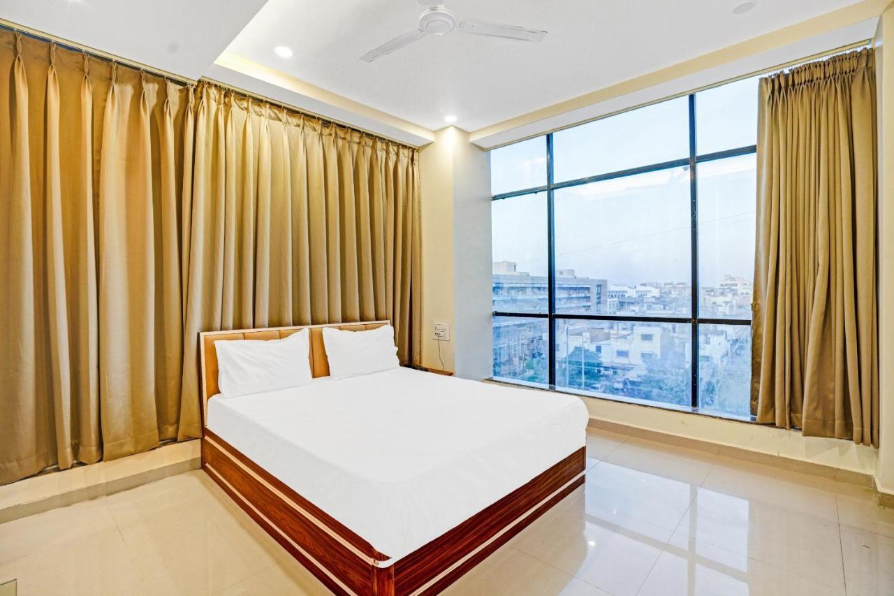 Collection O 83775 Hotel 4King 수라트 외부 사진
